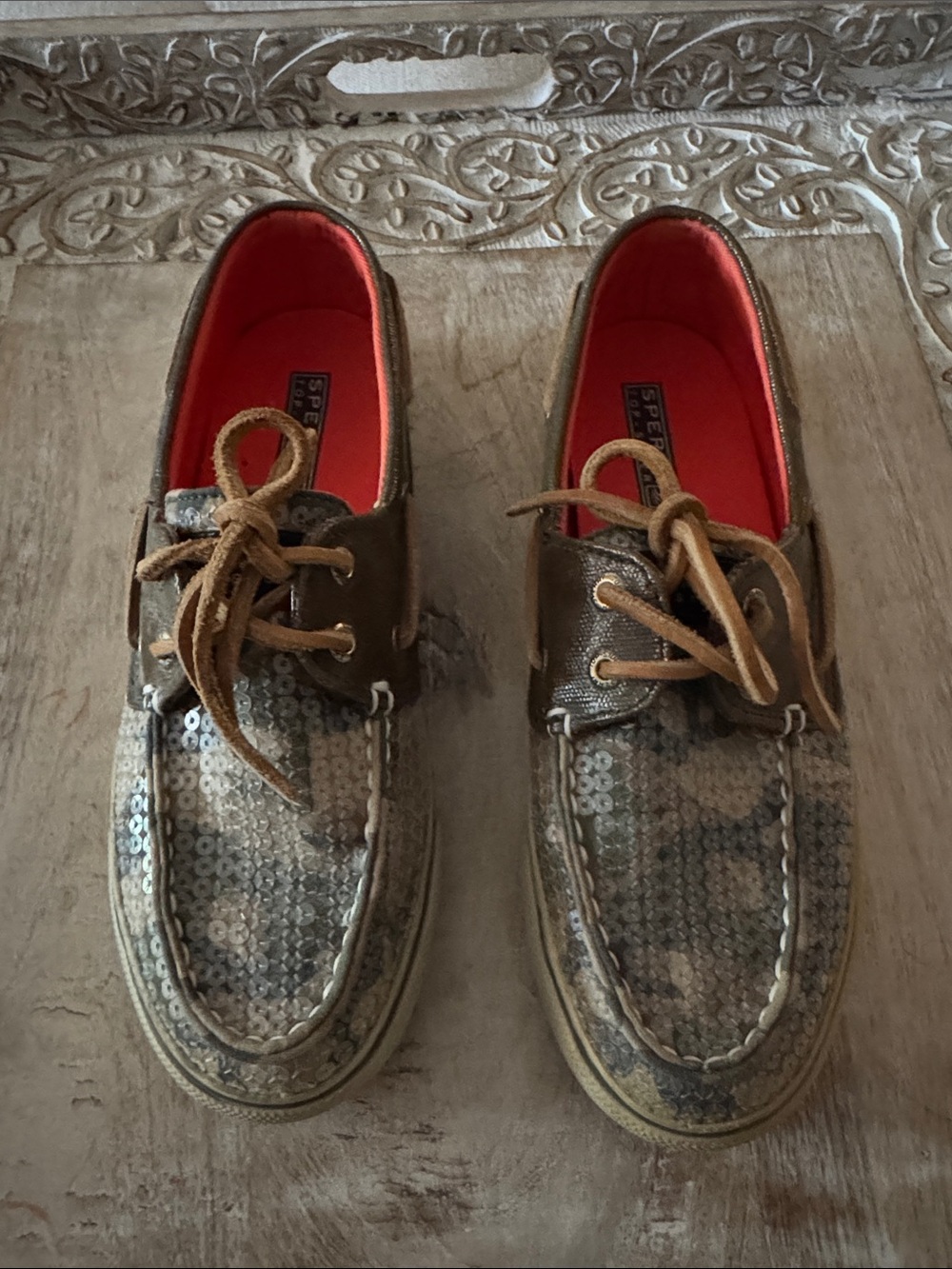 Sperry women’s Sequin Boat Shoes. Size 6